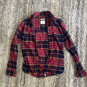 American Eagle Red and Blue Plaid long sleeve button up. Size XS